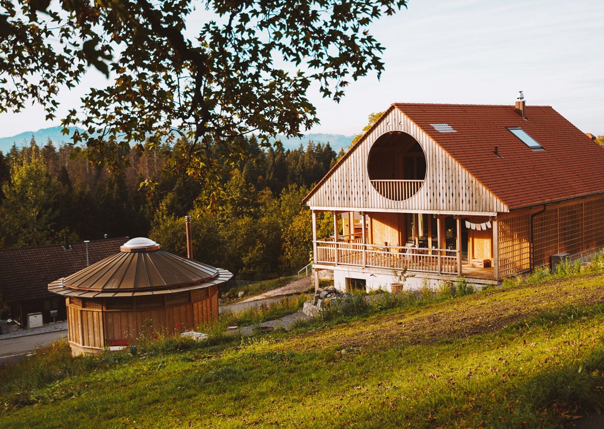 Das Haus Solaris und die Jurte in Heiligkreuz, Entlebuch